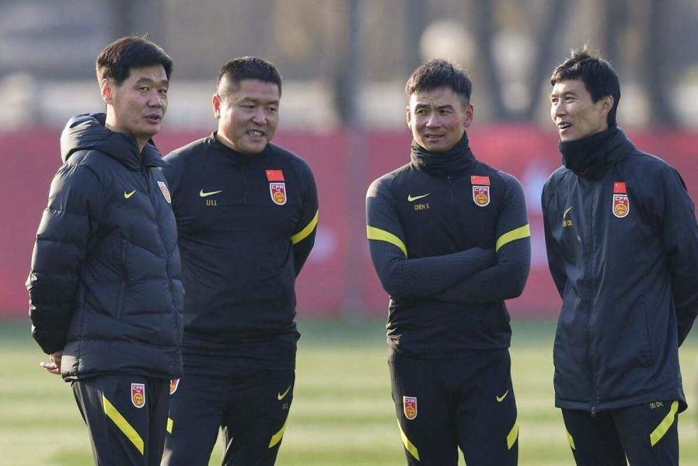 随后角球机会，比塞克抢点打门击中横梁弹出。